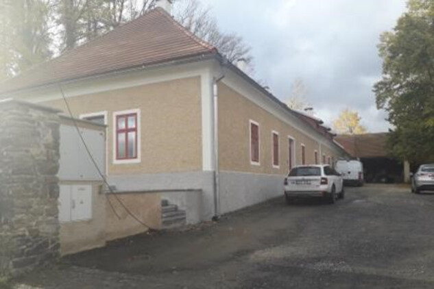 Nároží východního průčelí po obnově